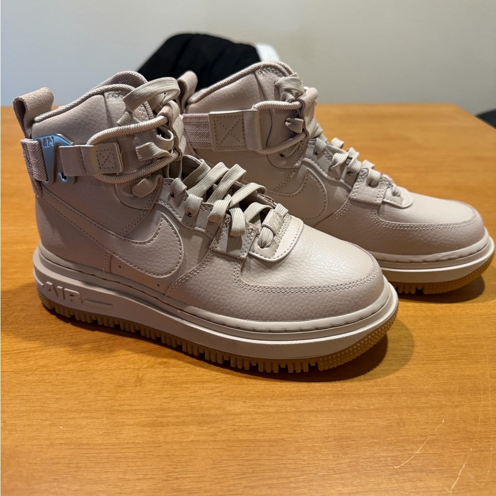 Nike women’s Air Force 1 High Utility